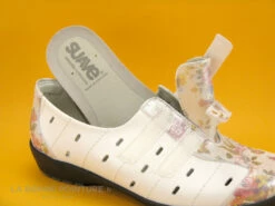 Suave LONDON 8017PT Spring White - Chaussure à Scratches Blanche Et Fleurie -LA BONNE POINTURE Soldes cd24607c73b9e66c561f35ea11d5d5ef img 4238.jpg 176659